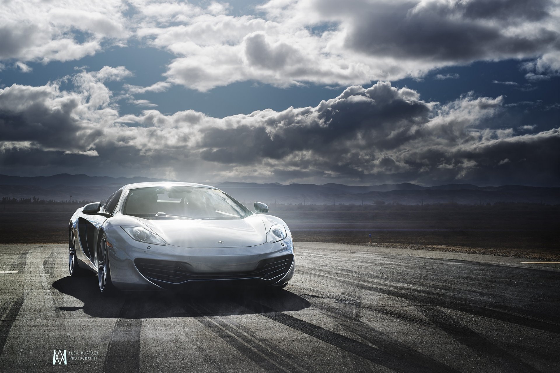 mclaren mp4-12c серебряный день облака суперкар алекс муртаза