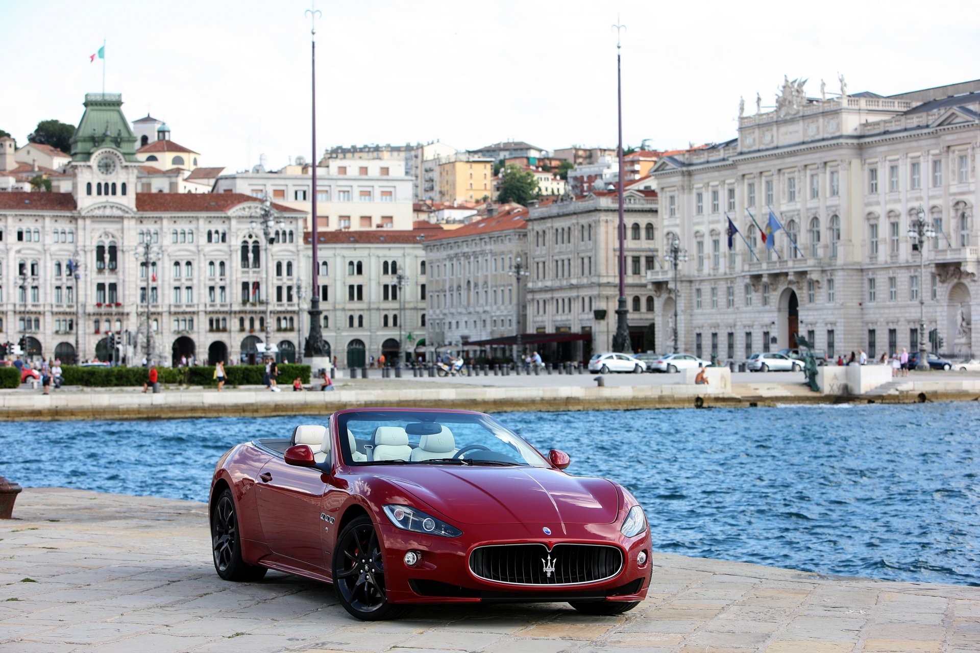 maserati 2011 grancabrio sport kirsche vorne cabrio auto stadt foto