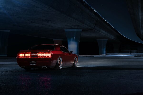 Rouge américain challenger avant