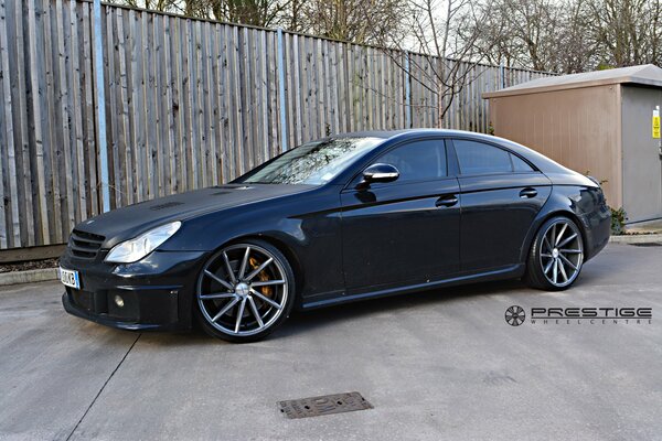 Hermoso negro Mercedes Vossen cls63 amg