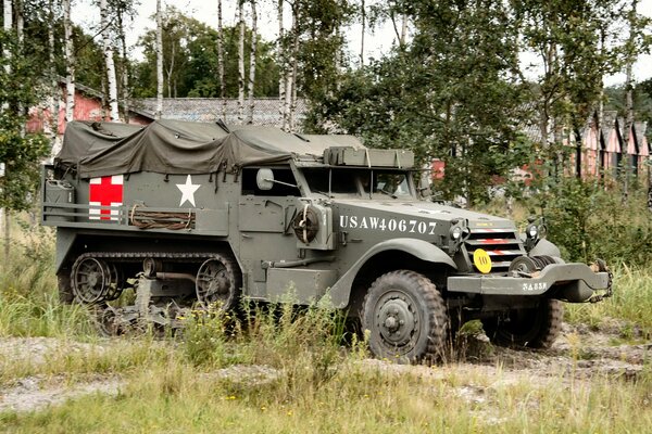 Half-track-ambulanza nella guerra del 1940