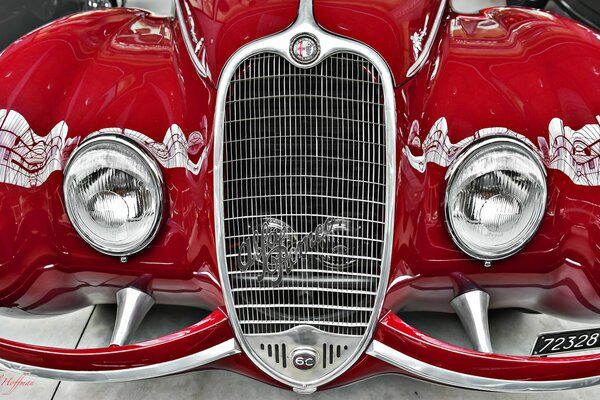 Roter Alfa Romeo, Superauto