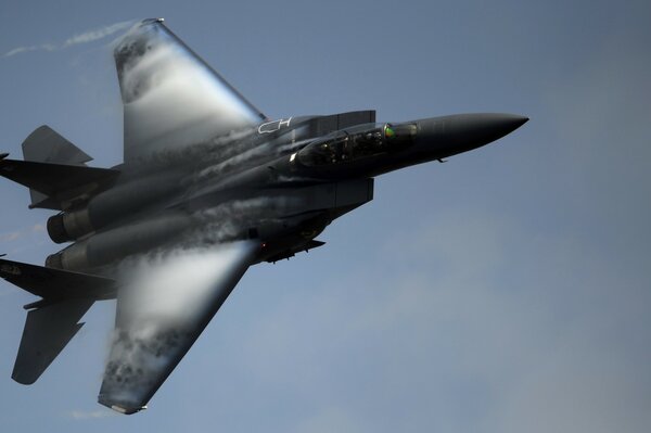 Mcdonnell douglas f - 15e Kampfjet in den himmel