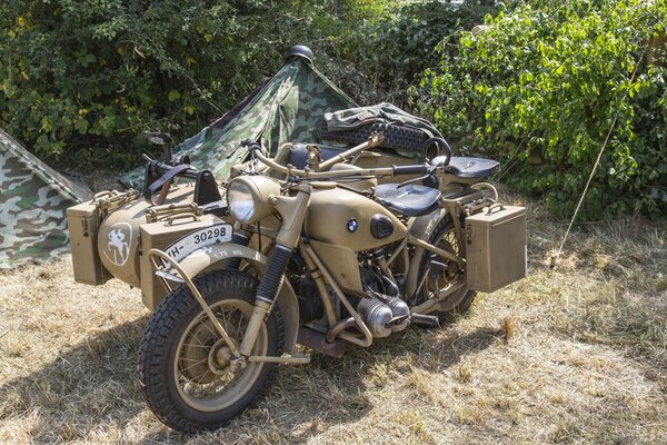 Antiguo bmw r-75. Motocicleta de la segunda guerra mundial