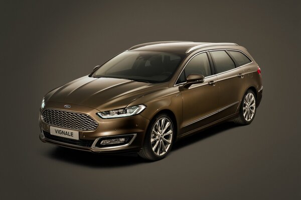 Ford Vignale sobre un fondo gris neutro