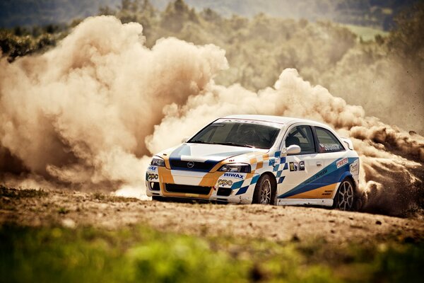 Rallye course poussière nature voiture Opel