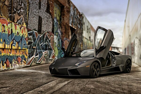 Pittura 2008, lamborghini, reventon con porte aperte