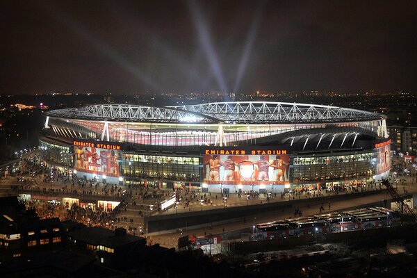 Stade du soir. Match de football d Arsenal