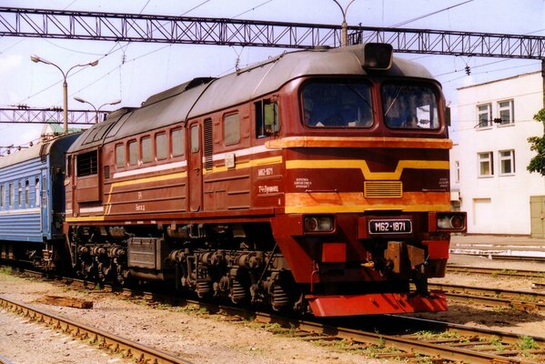 Locomotiva diesel alla stazione ferroviaria