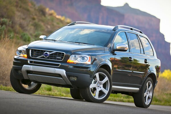 Large SUV with high clearance