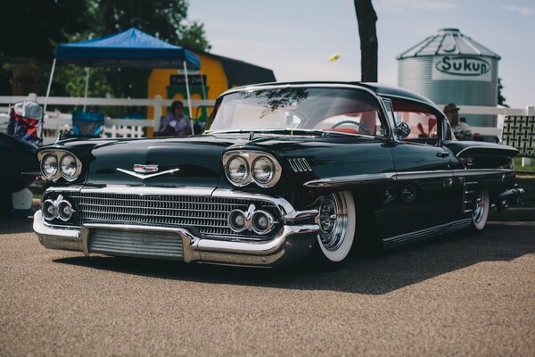 Schwarzer Chevrolet bel air Classic