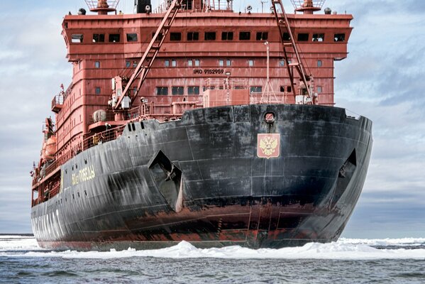 Brise-glace russe 50 ans de victoire