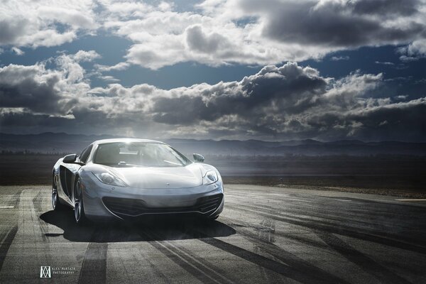 El McLaren Silver superdeportivo llega a las nubes