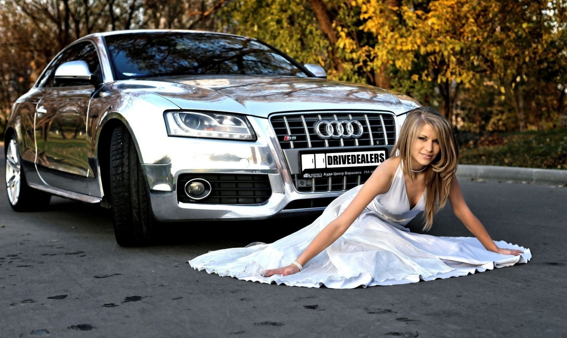 mujer chica carretera modelo coche gris rubia audi