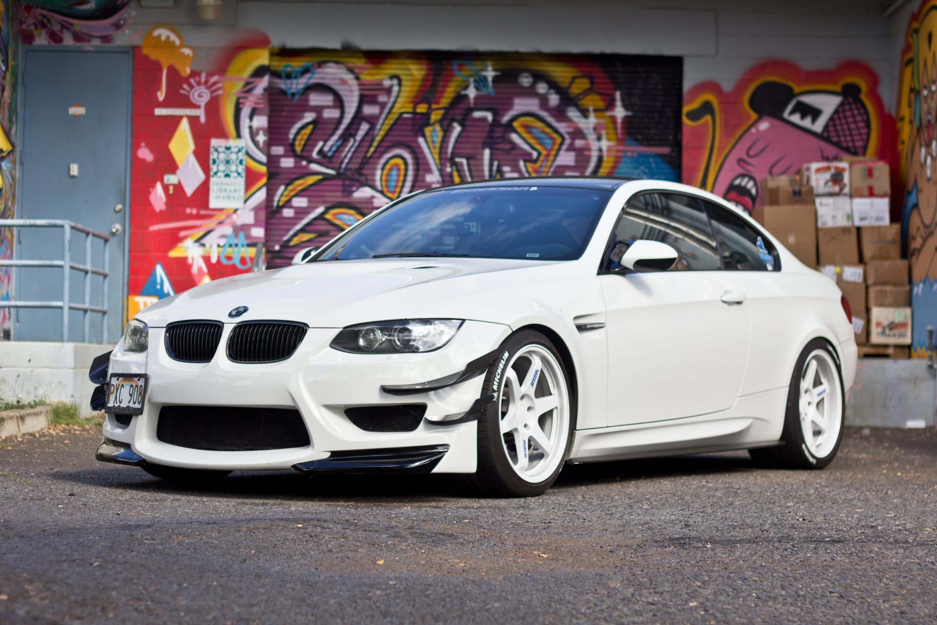 bmw m3 e92 blanc bmw vue de face graffiti