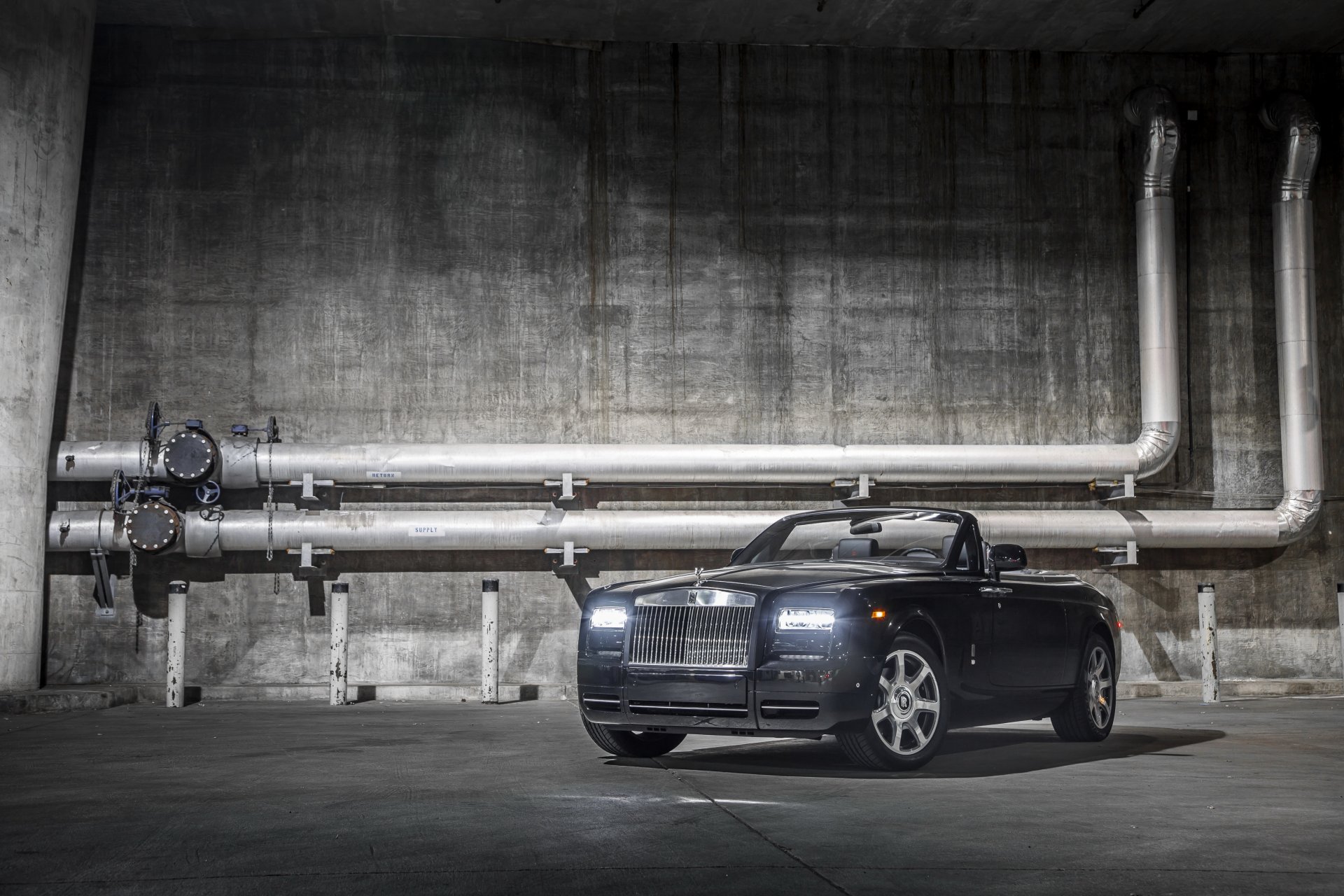 2015 г. rolls-royce phantom drophead купе nighthawk ролс ройс фантом дроп хеад