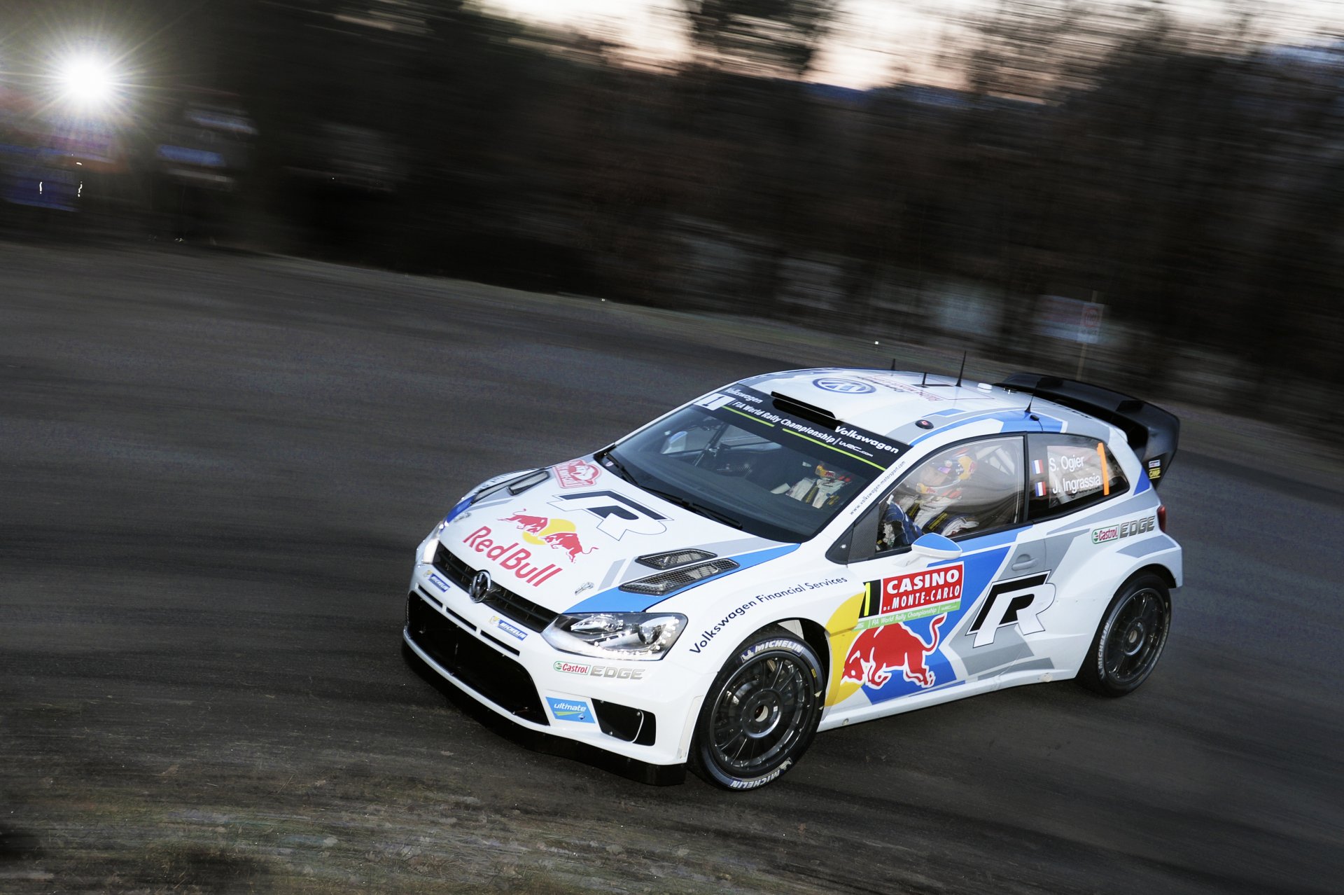 volkswagen polo wkr rallye auto vorfahre weiß geschwindigkeit drehen sébastien ogier