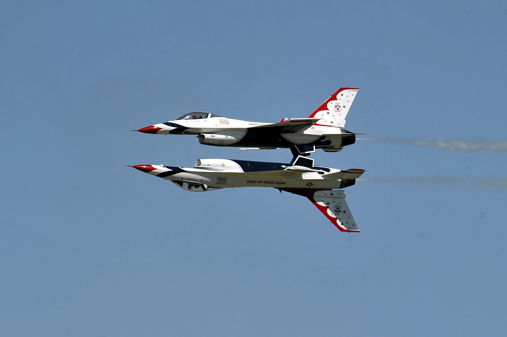 calypso procellarie thunderbirds usaf usaf air force specchio squadra acrobatica aviazione volo cielo aria f-16 fighting falcon combattente aereo equipaggiamento militare aviazione militare aviazione