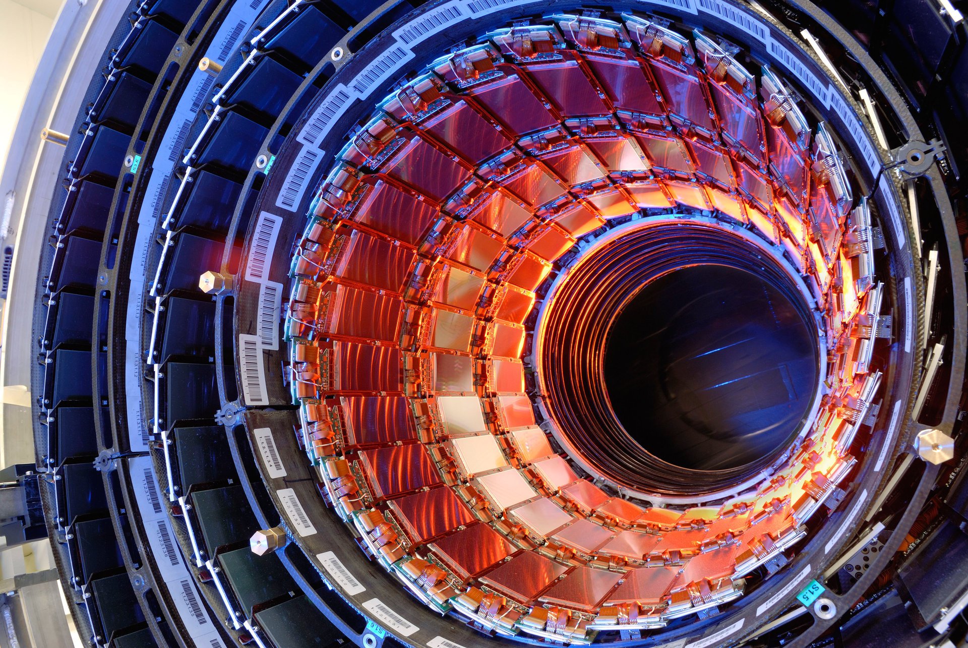 zderzacz hadron hadron collider ogrromowy statek duży large energia