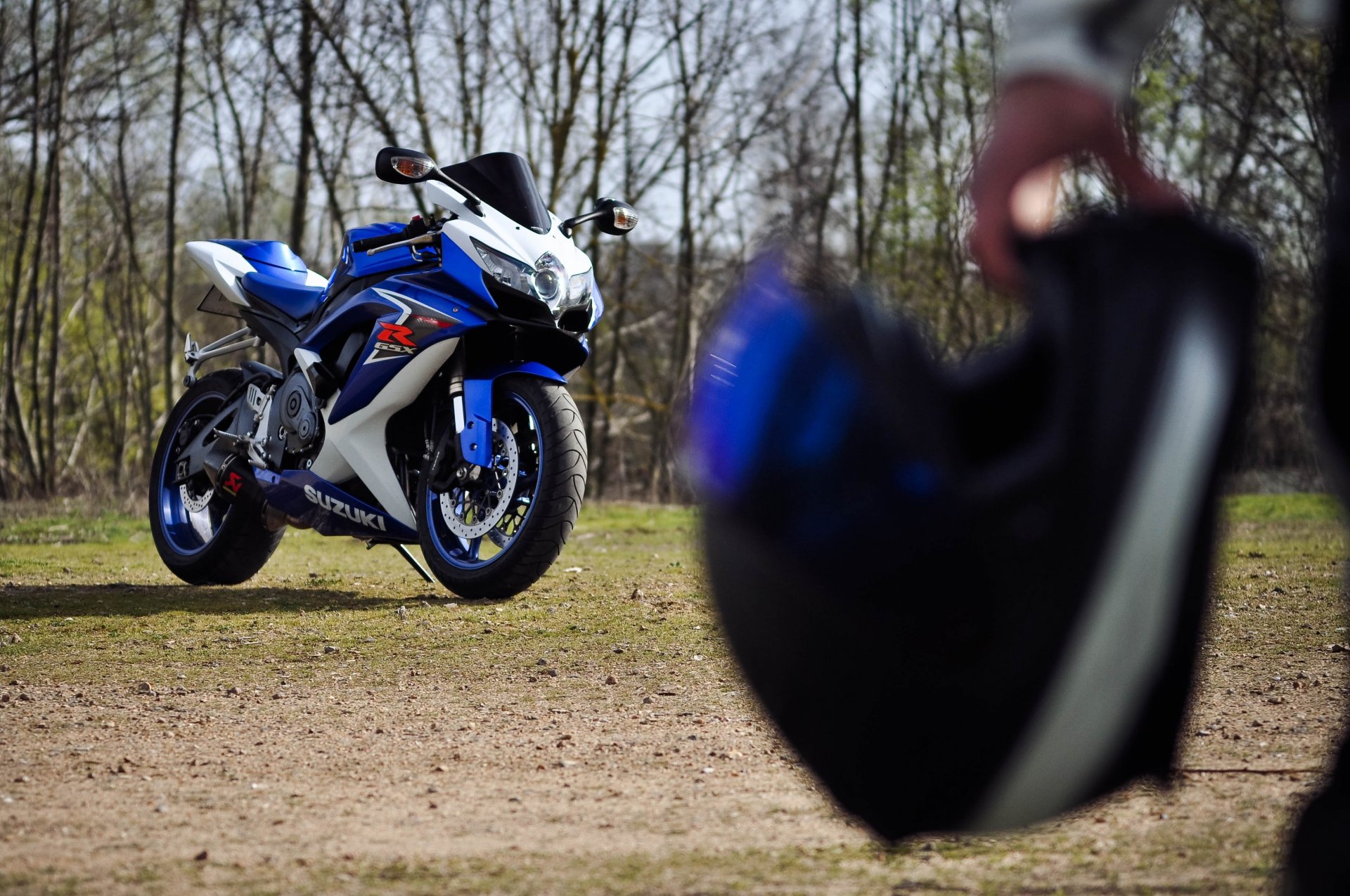 uzuki gsx-r600 blue motorcycle suzuki supersport helmet