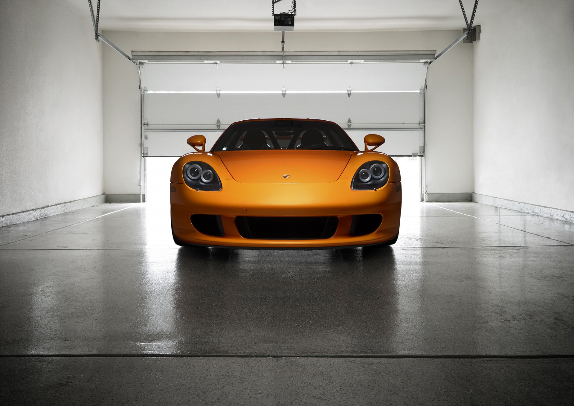 porsche carrera gt orange borealis exotisch supersportwagen licht nigth front garage