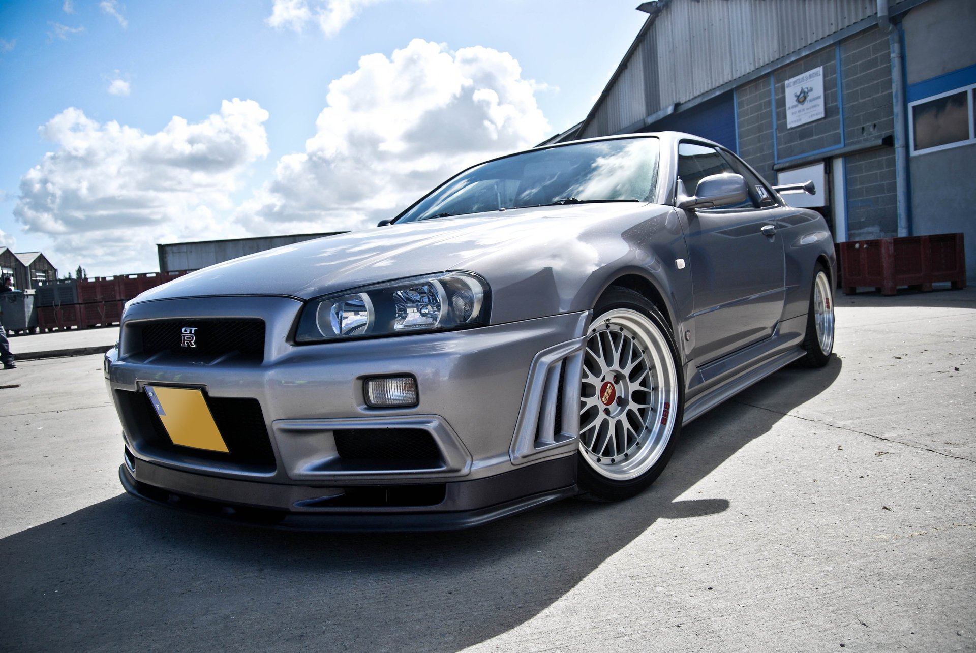 nissan skyline r34 bbs garage ниссан авто диски машина автомобиль серебристое авто тень облака небо легковые авто транспорт автотранспорт