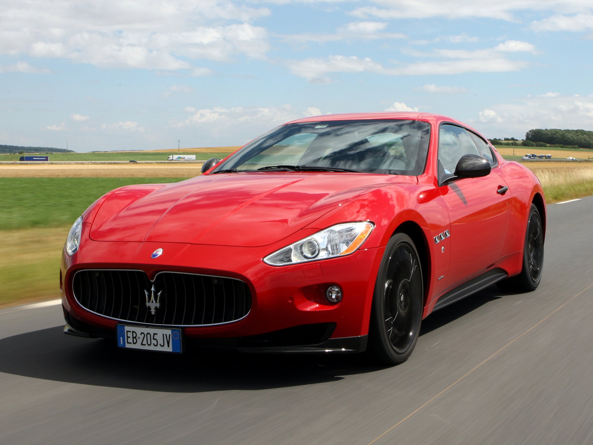 maserati granturismo s mc sport line samochód przód czerwony