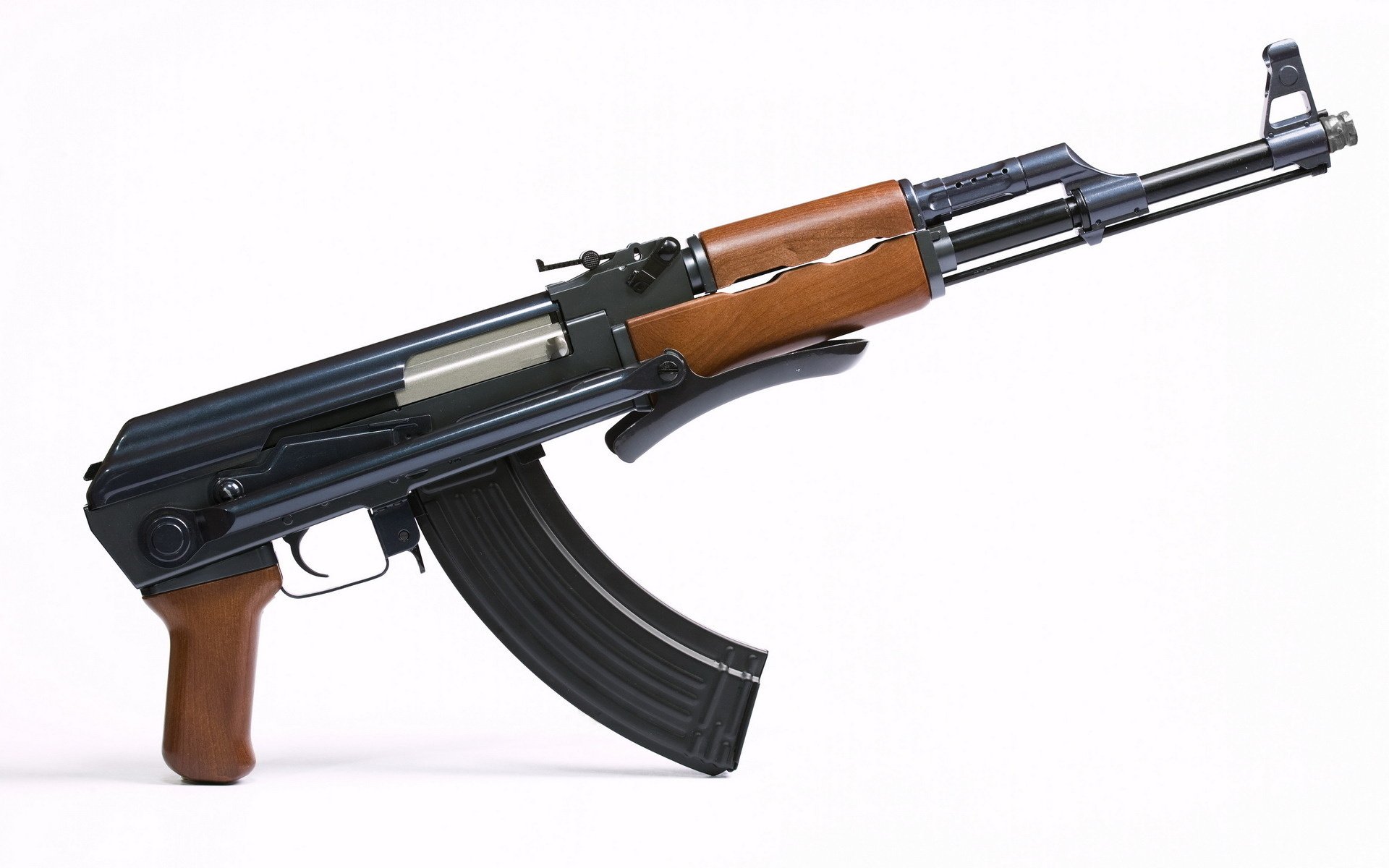 aks-47 rifle de asalto kalashnikov plegable cañón fondo blanco armas