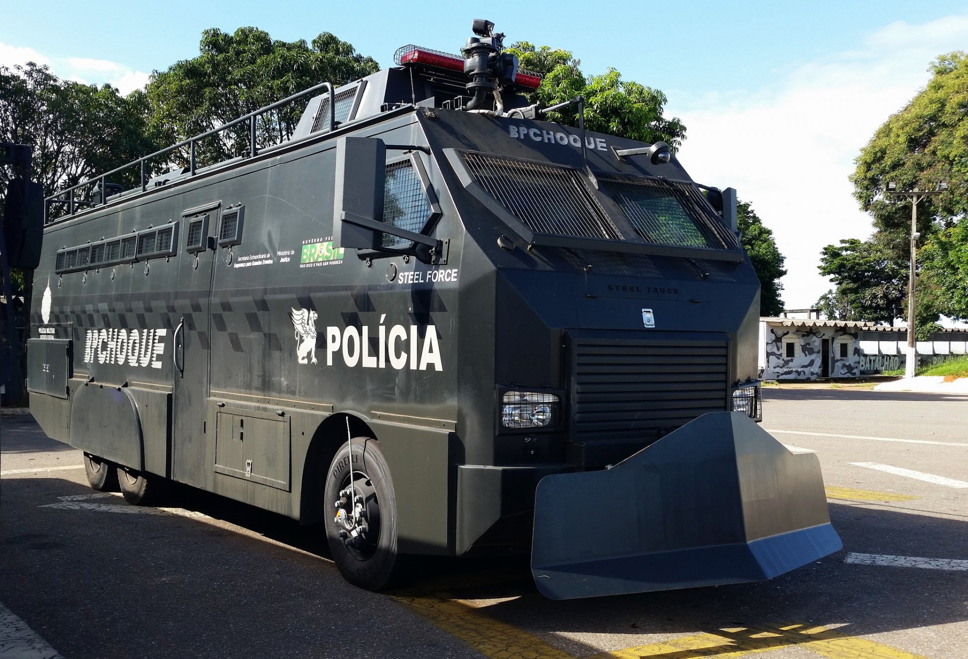 blindado policía camión vehículo frente