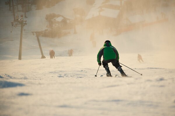 Couche d hiver sur la descente de ski