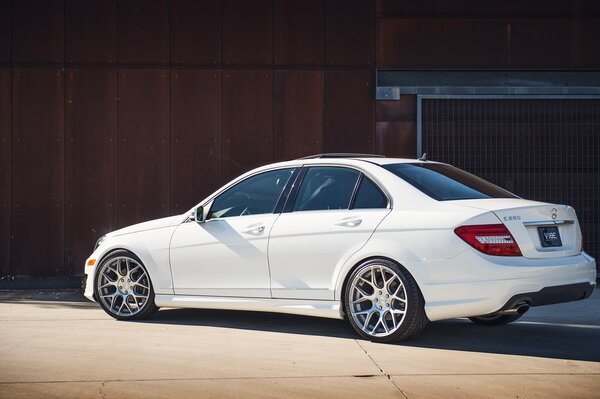 Mercedes Classe C in colore bianco Auto