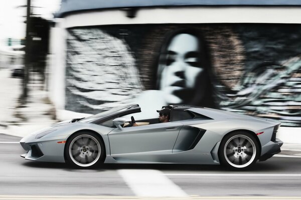 Lamborghini Adviento ador en el fondo de graffiti