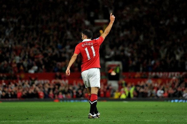 Giggs. Football. A gesture. Manchester United