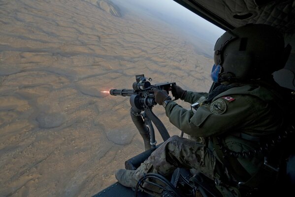 Bombardement par un soldat d un hélicoptère au Canada