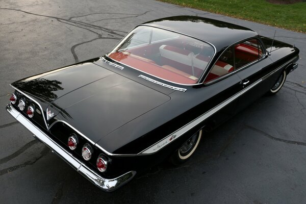 Chevrolet Impala 1961 in the sport coupe version