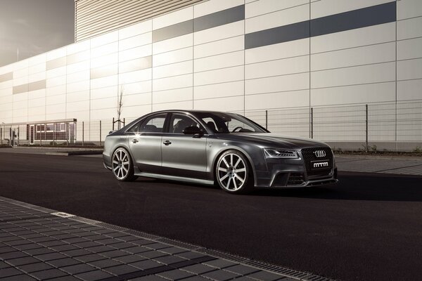 Puissant audacieux sport gris Audi