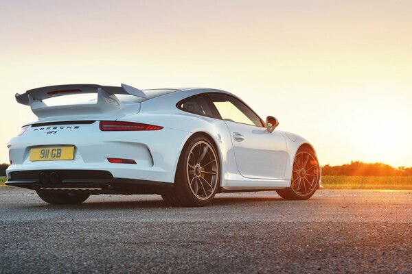 Porsche britannique blanche 2014