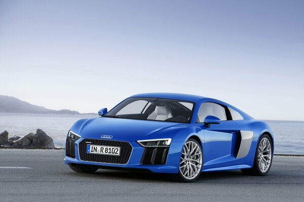 Картинка синего авто 2015 г audi r8 v10