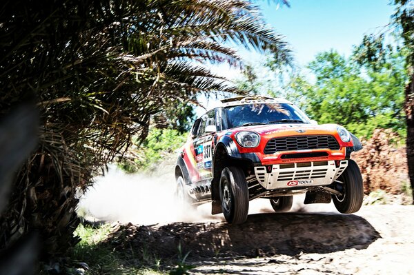 Mini Cooper aux courses Paris Dakar