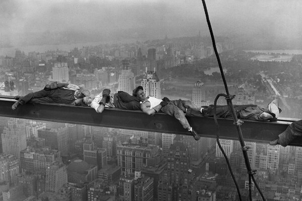 Sur un chantier de construction à New York en oubliant tout