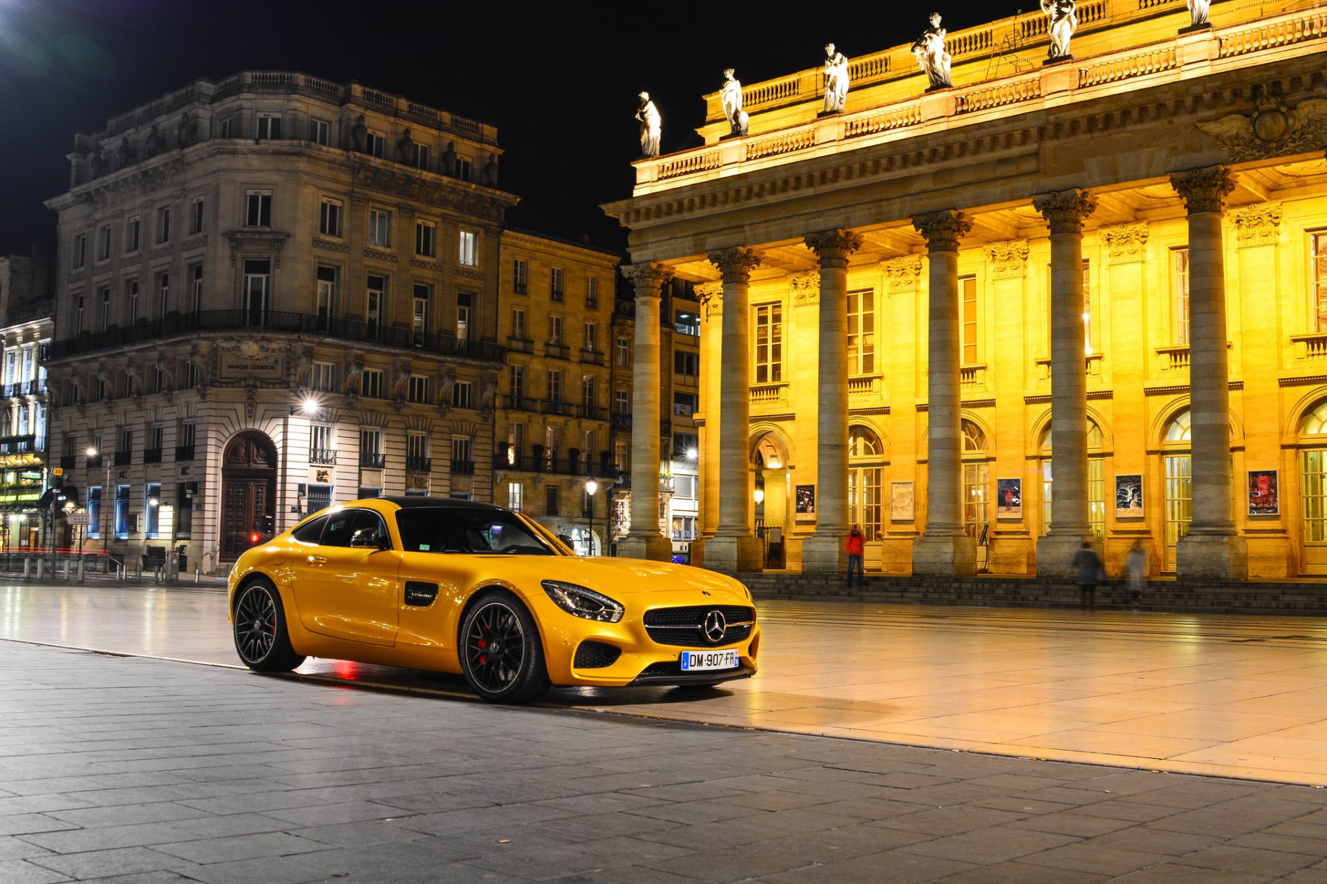 mercedes-benz amg gt s 2015 żółty supersamochód przód noc miejsce plac