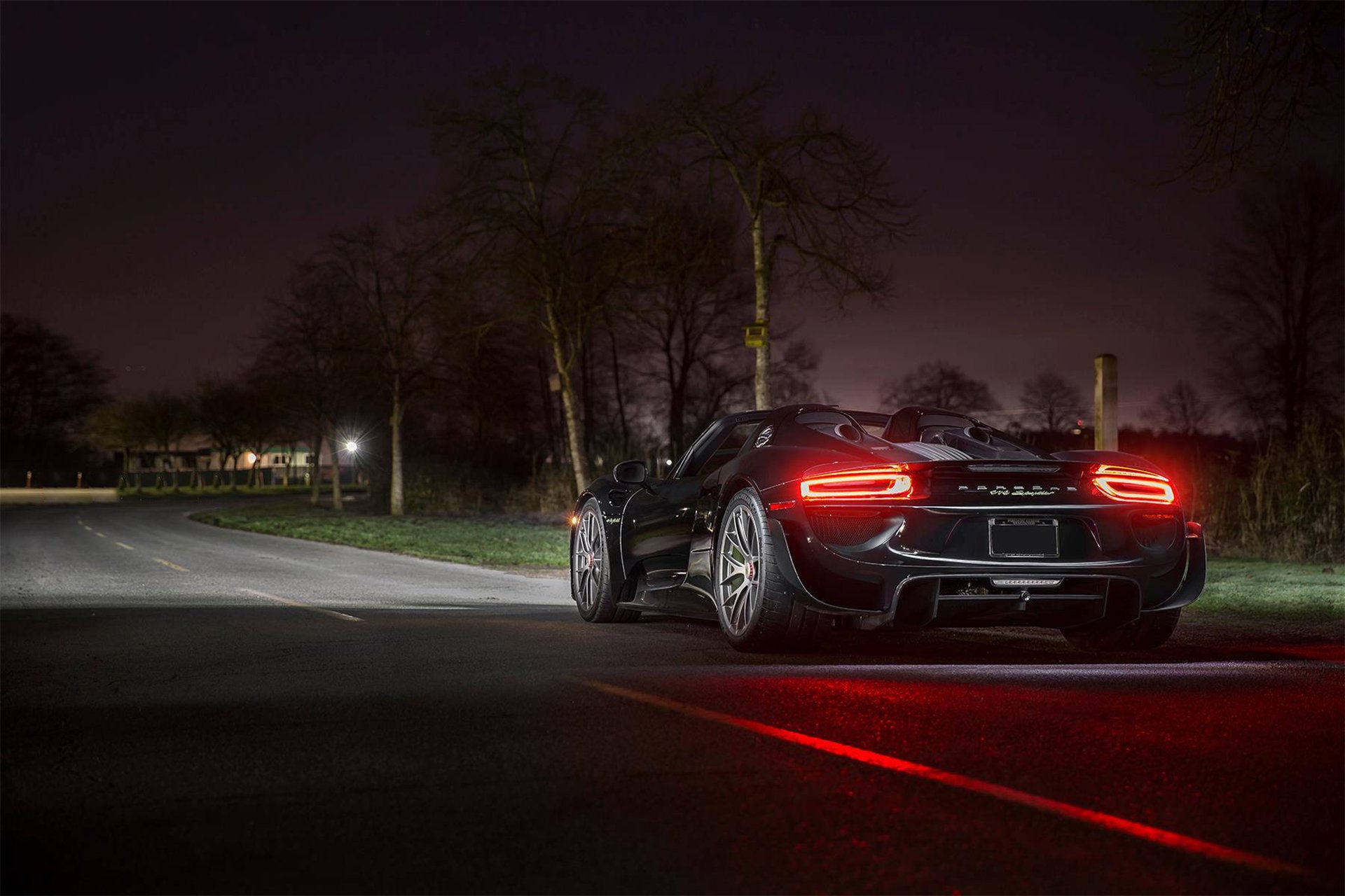 voiture de sport auto noir nuit phares