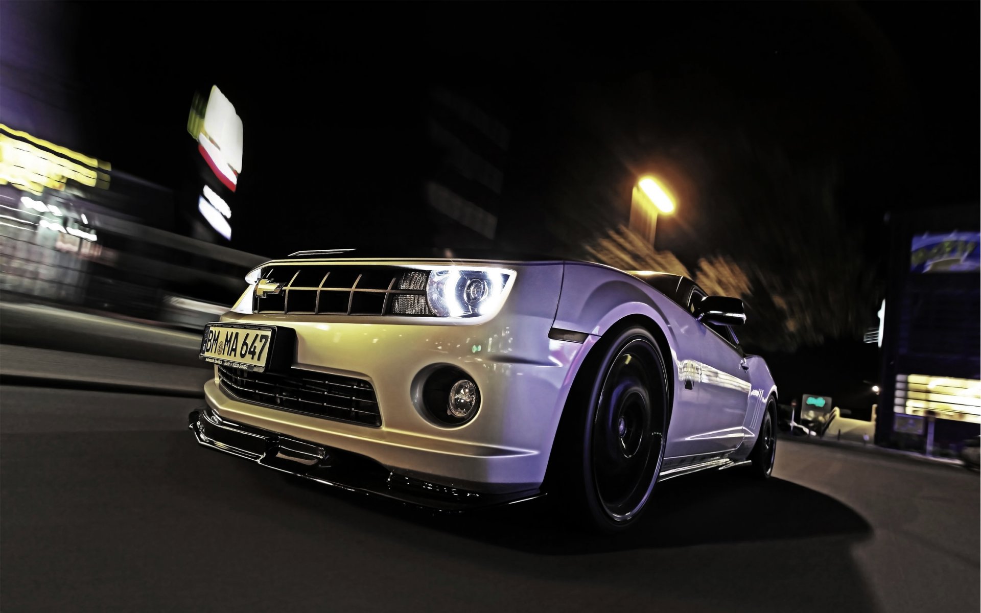 chevrolet camaro imán frente luces ciudad noche