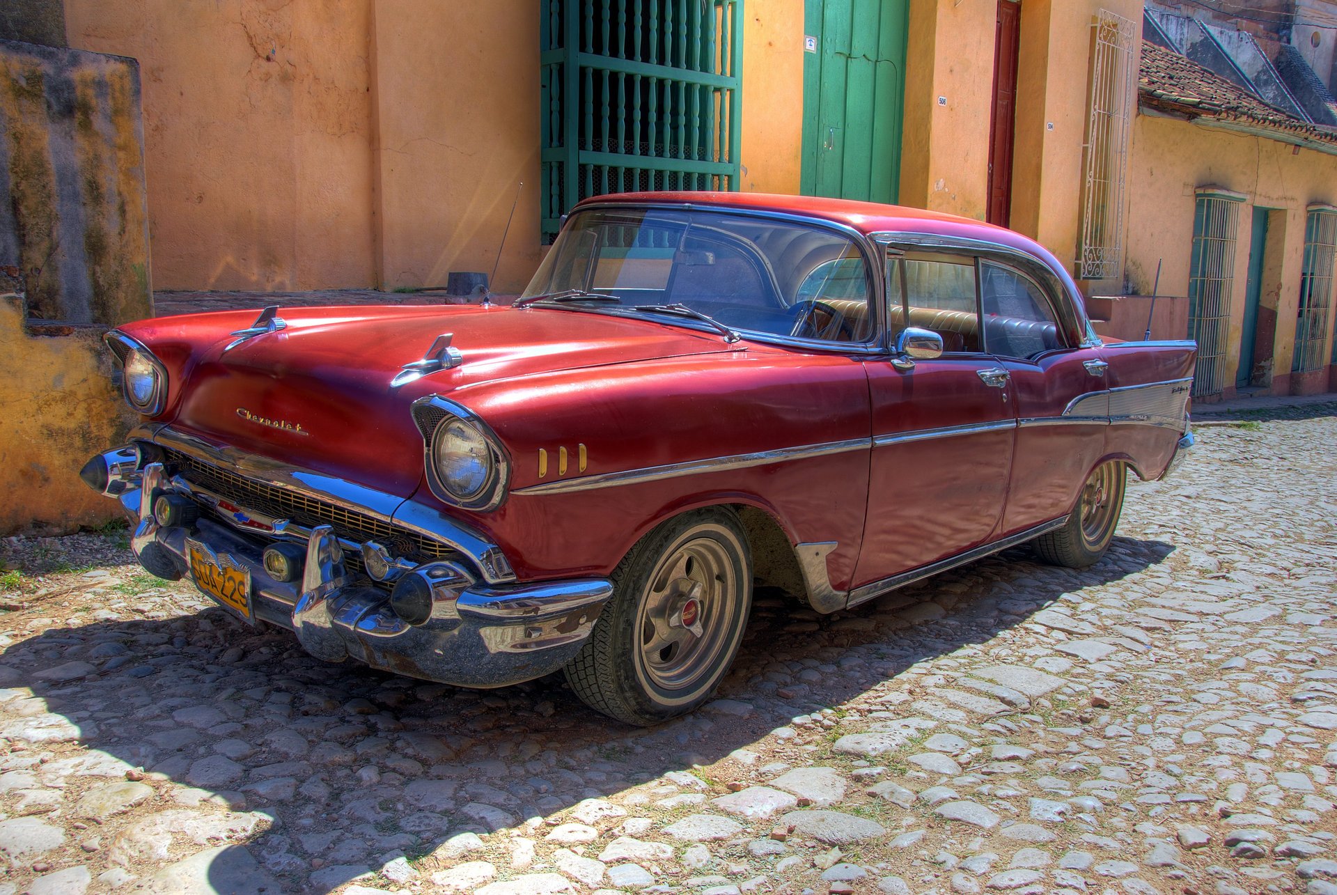 chevrolet carta da parati retrò auto cuba auto l avana vecchio auto auto rossa rarità pavimentazione case fari città vecchia automobili veicoli veicoli a motore