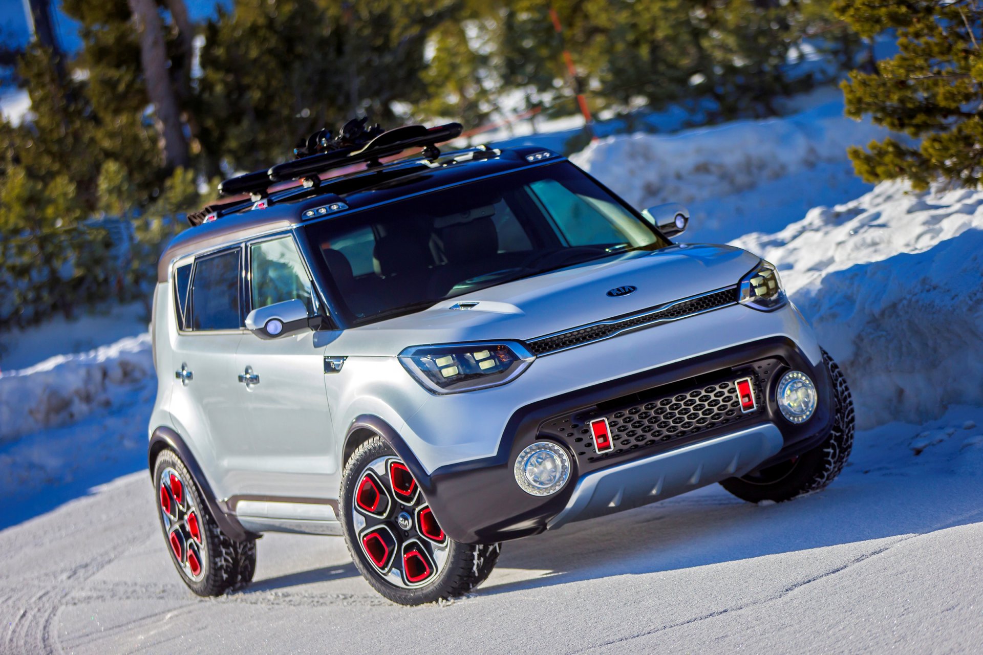 kia 2015 trailster srebrny samochód zdjęcie