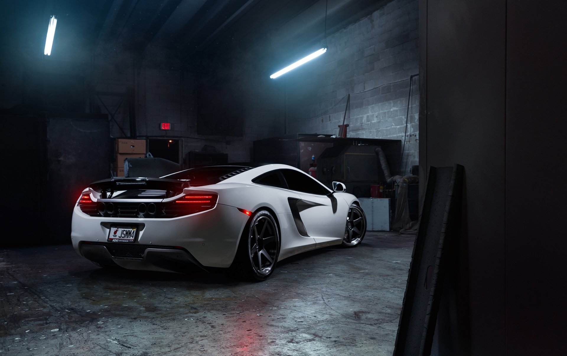 mclaren mp4-12c adv6 ts koła tuning supersamochody światło tył