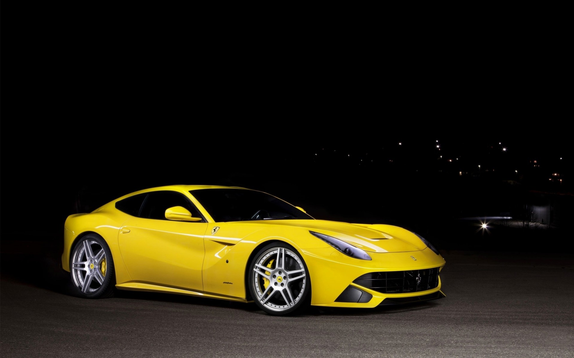 auto stile ferrari giallo