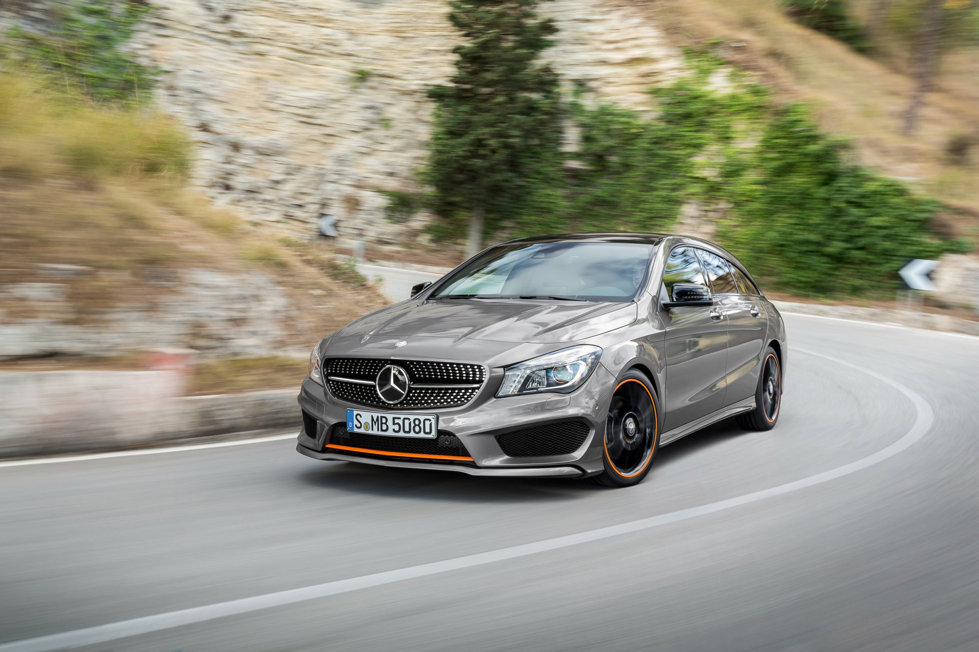 2015 mercedes-benz cla 4matic shooting brake amg pakiet sportowy orange x117 mercedes amg