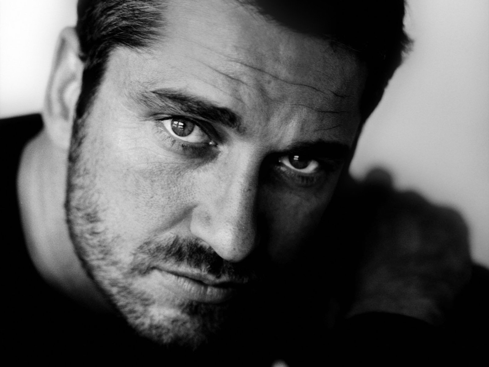 photographie monochrome acteur yeux portrait soies noir et blanc vue visage gerard butler gerard butler acteurs de cinéma noir et blanc