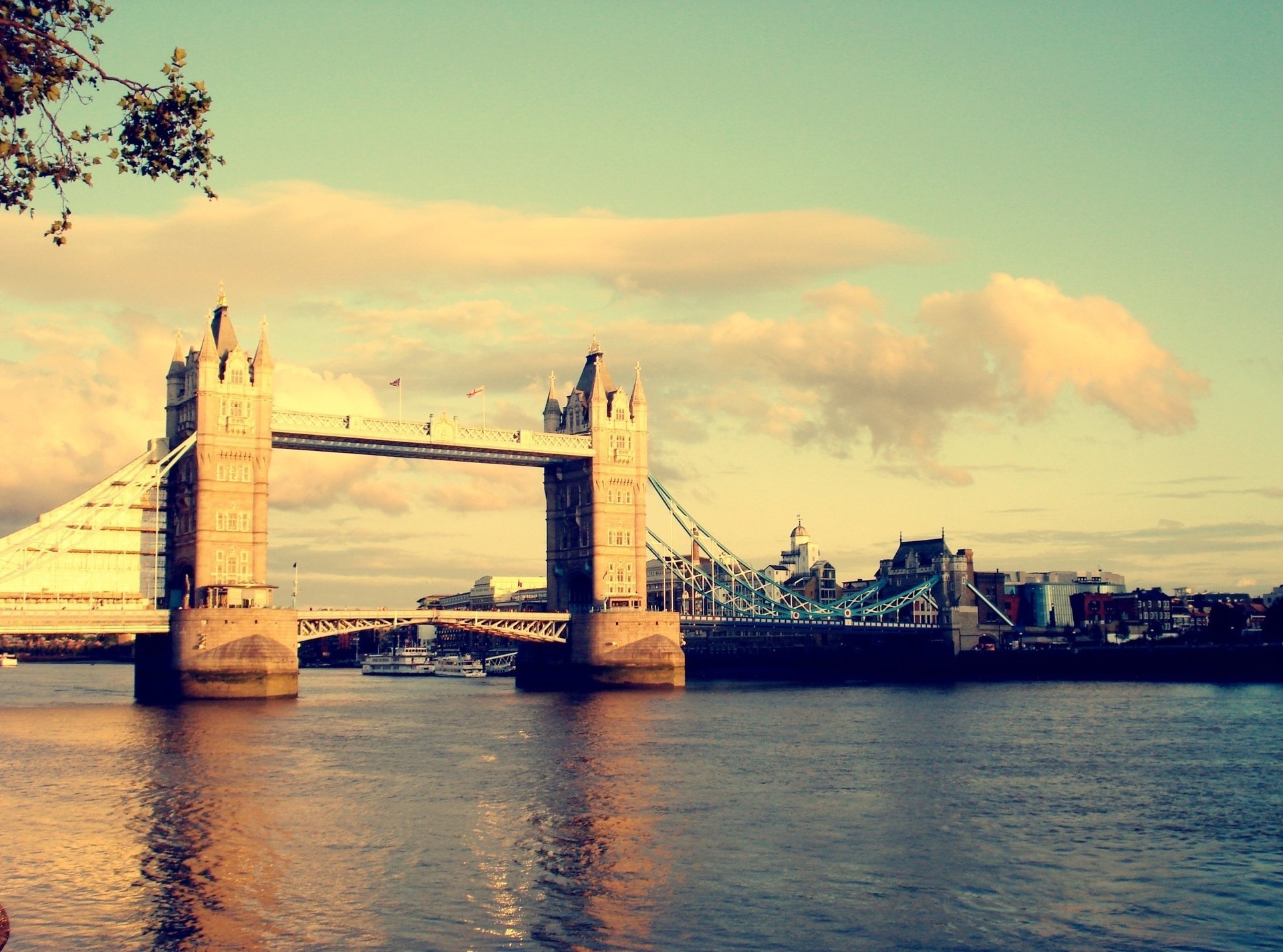 bridge london uk the city tower bridge